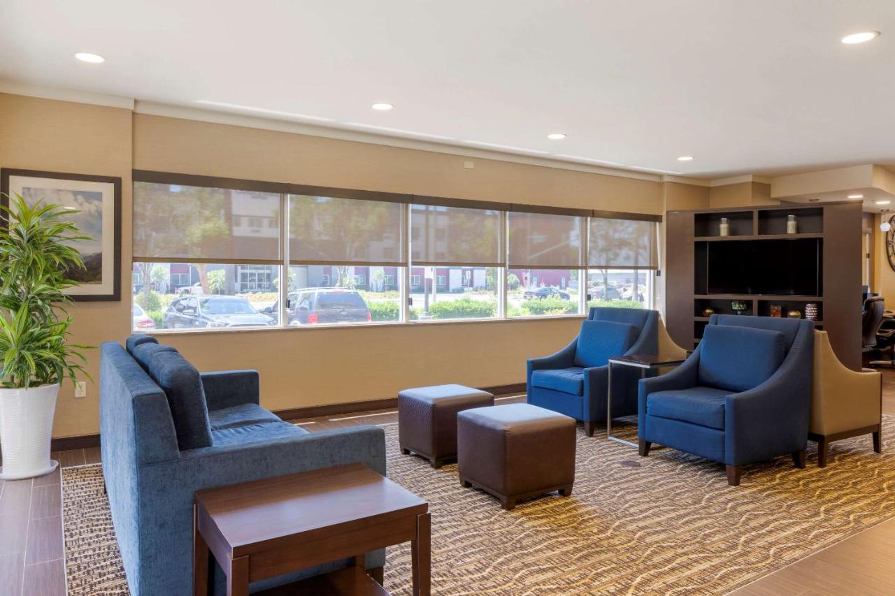 Comfort Suites Ontario Airport Convention Center Exteriér fotografie
